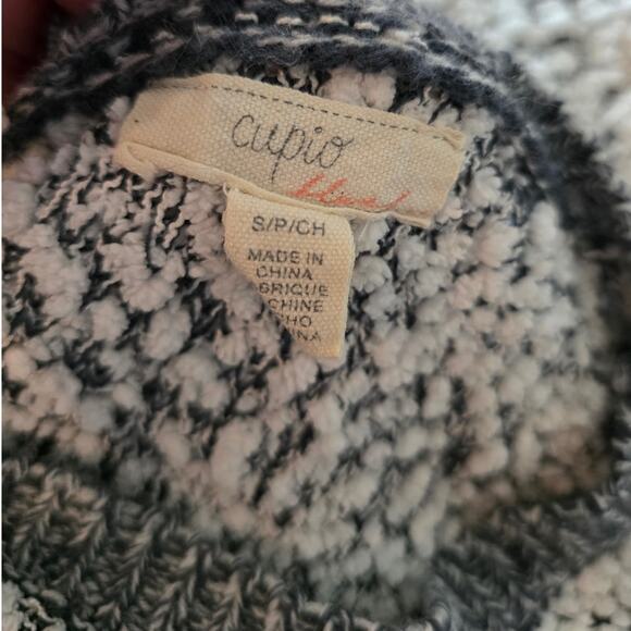 Cupio Gray and White Popcorn Knit Crew Neck Sweater Size Small EUC - Picture 3 of 3